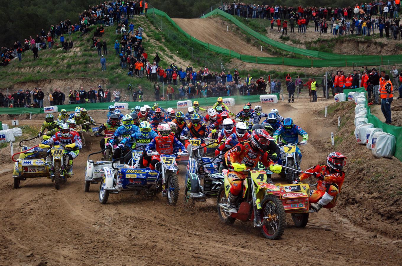 Espectaculares imágenes del Mundial de Motocross Sidecar de Talavera